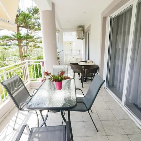 Seaside Comfort Residences Апартаменты *