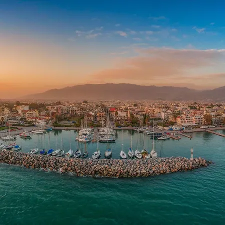 Seaside Comfort Residences Апартаменты Каламата